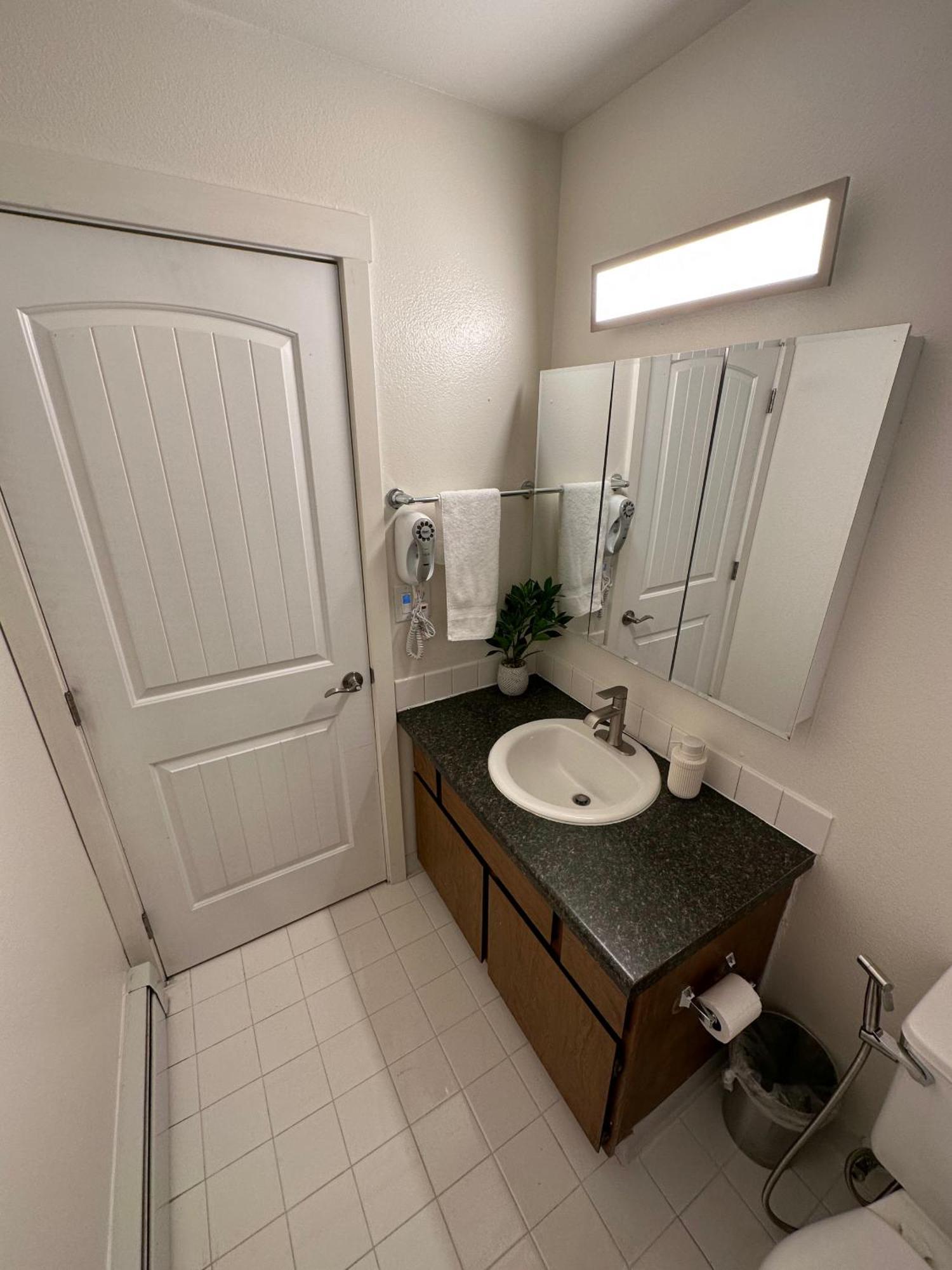 Stay Anchorage! Furnished Two Bedroom Apartments With High Speed Wifi Pokój zdjęcie